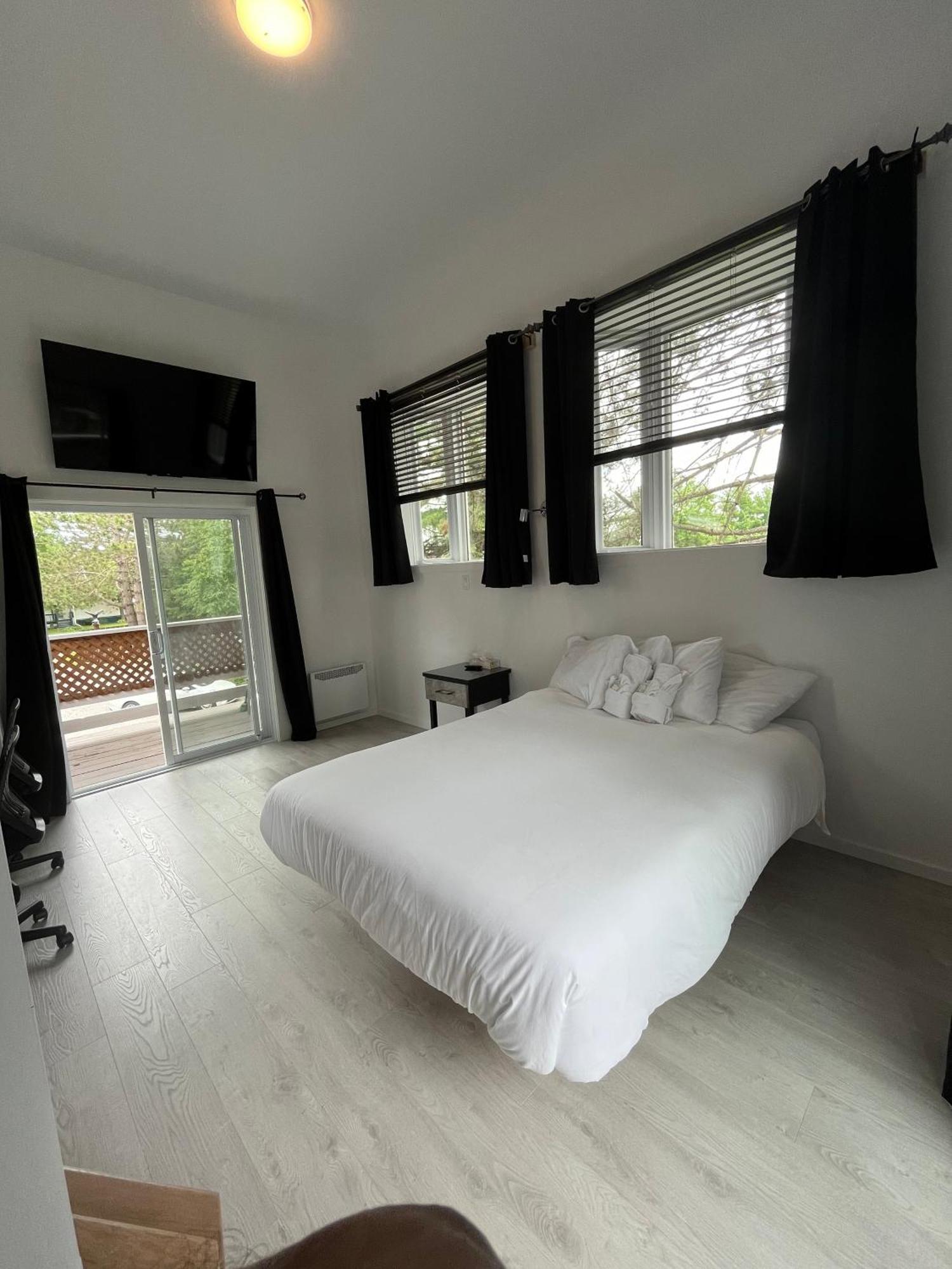 Auberge De Ferme-Neuve Lac-Saint-Paul Exteriör bild