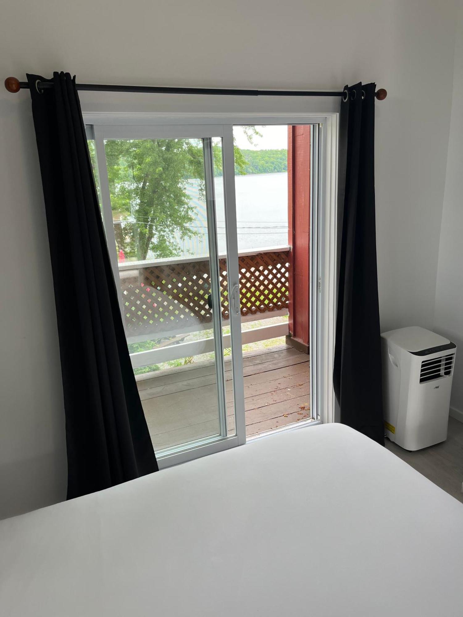 Auberge De Ferme-Neuve Lac-Saint-Paul Exteriör bild