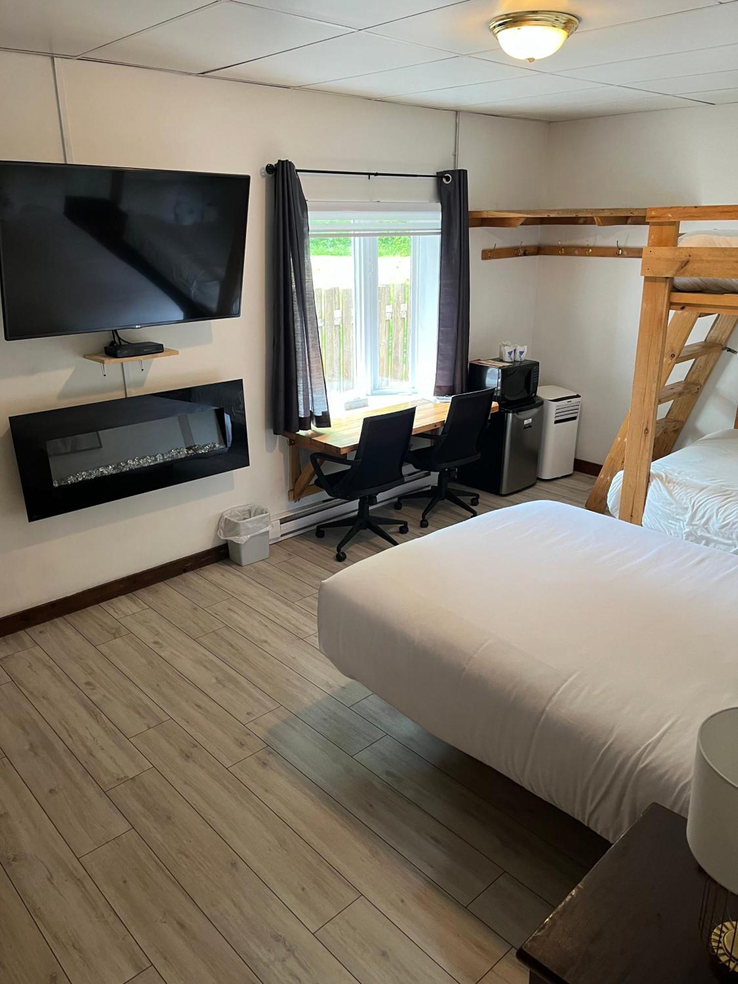 Auberge De Ferme-Neuve Lac-Saint-Paul Exteriör bild