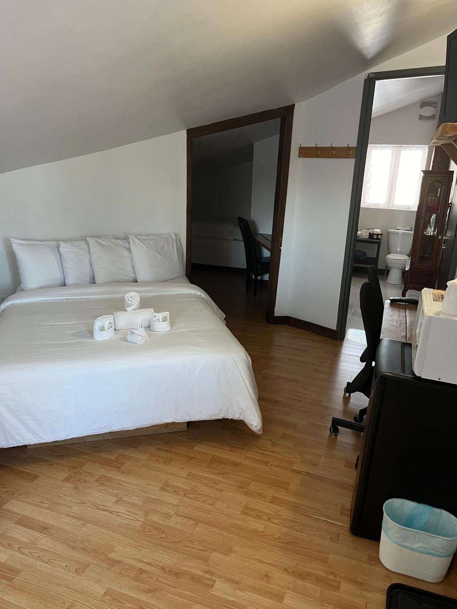 Auberge De Ferme-Neuve Lac-Saint-Paul Exteriör bild